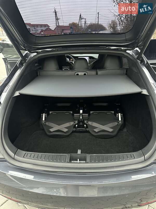 Лифтбек Tesla Model S 2018 в Киеве