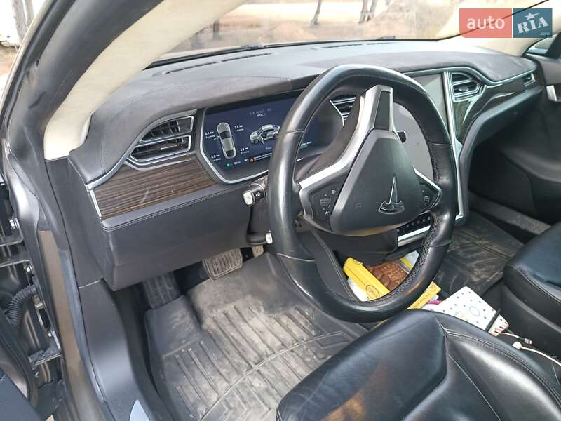 Лифтбек Tesla Model S 2015 в Новояворовске фото 3 Лифтбек Tesla Model S 2015 в Новояворовске