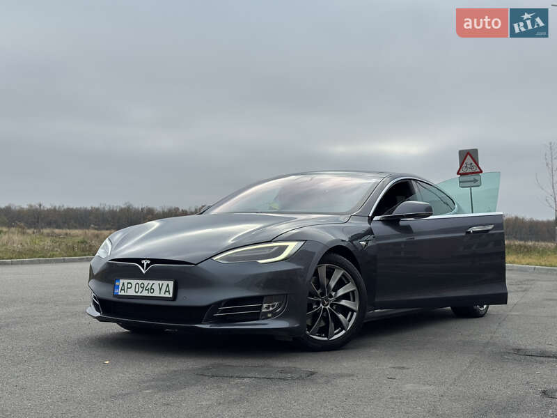 Лифтбек Tesla Model S 2018 в Виннице