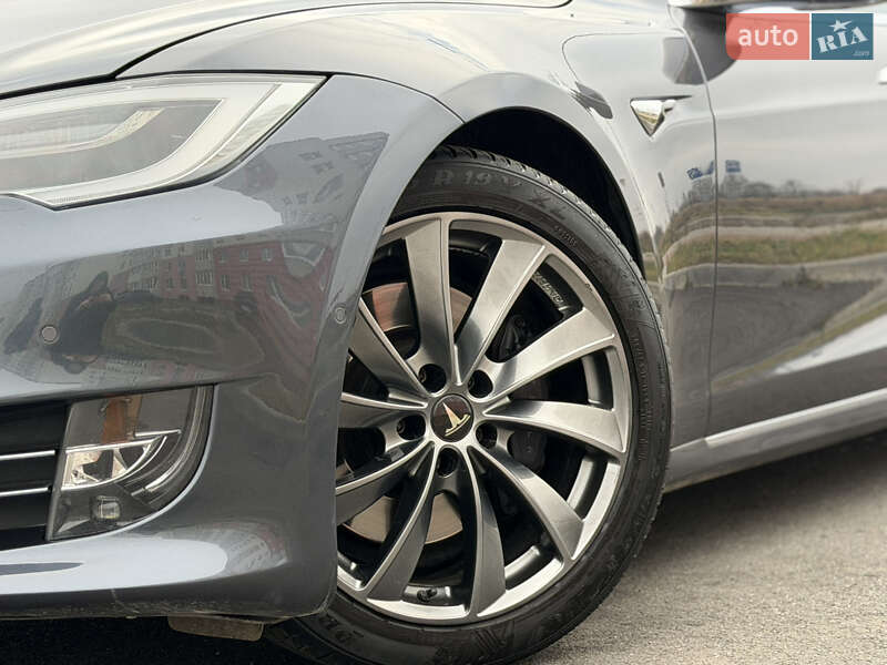 Лифтбек Tesla Model S 2018 в Виннице