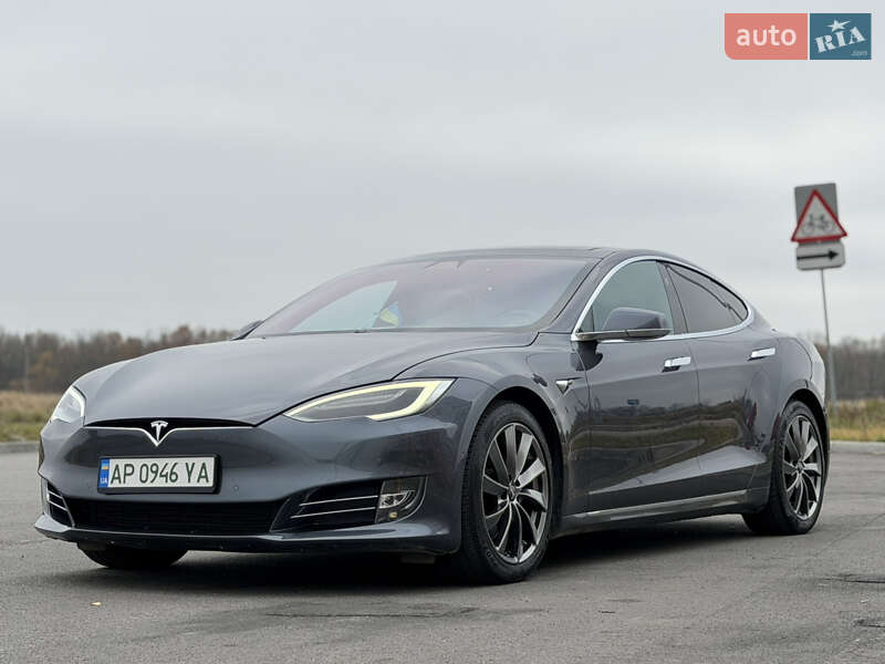 Лифтбек Tesla Model S 2018 в Виннице