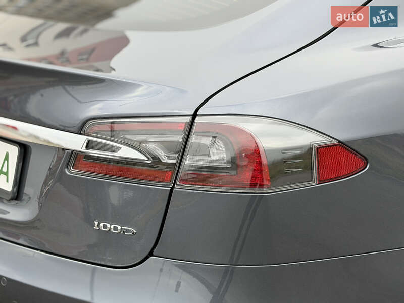 Лифтбек Tesla Model S 2018 в Виннице