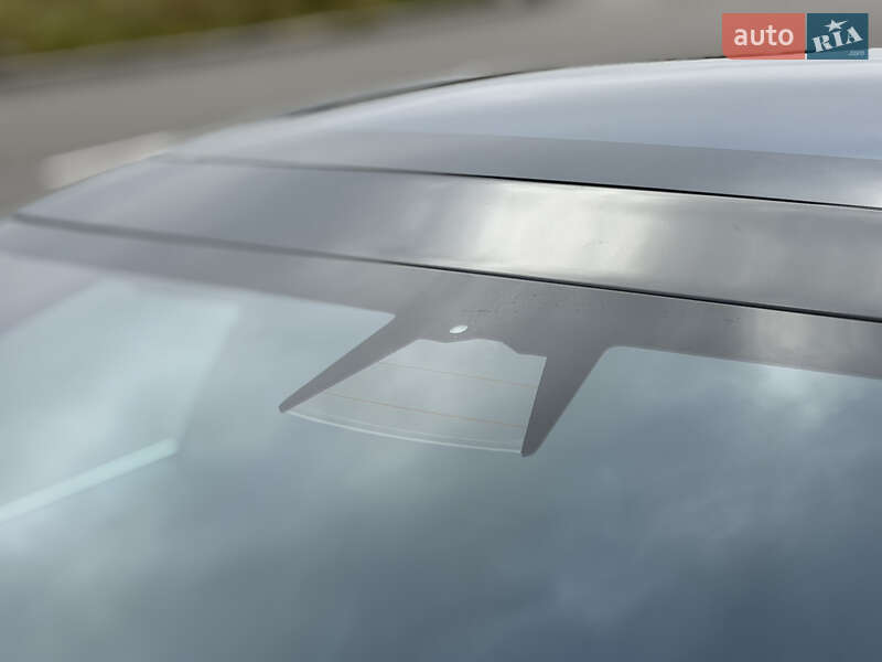 Лифтбек Tesla Model S 2018 в Виннице