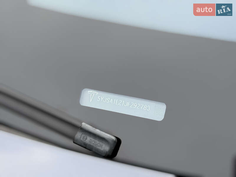 Лифтбек Tesla Model S 2018 в Виннице