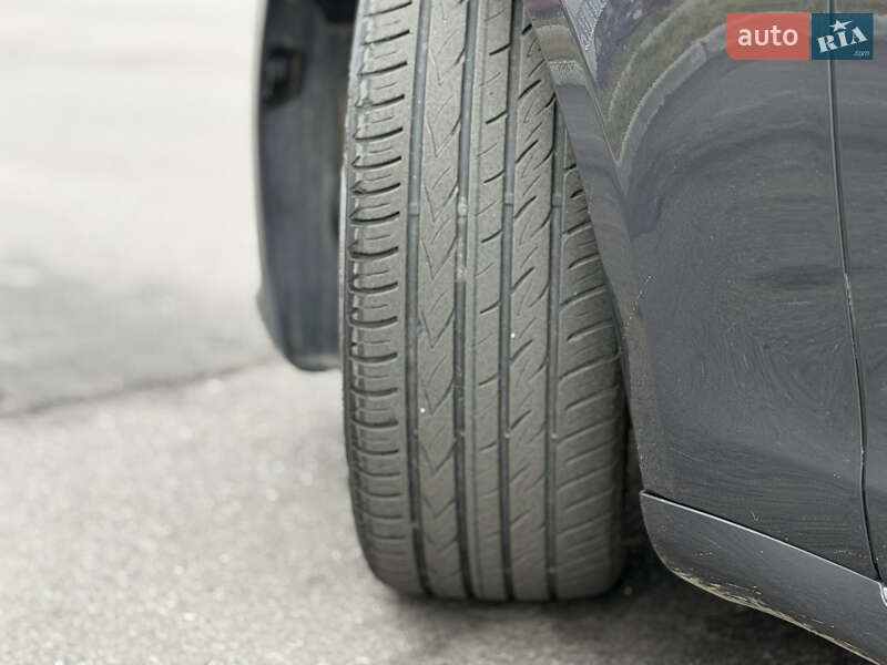 Лифтбек Tesla Model S 2018 в Виннице