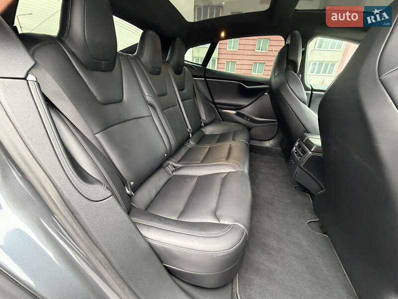 Лифтбек Tesla Model S 2018 в Виннице