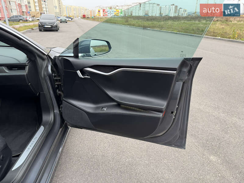 Лифтбек Tesla Model S 2018 в Виннице