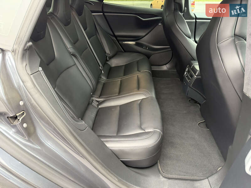 Лифтбек Tesla Model S 2018 в Виннице