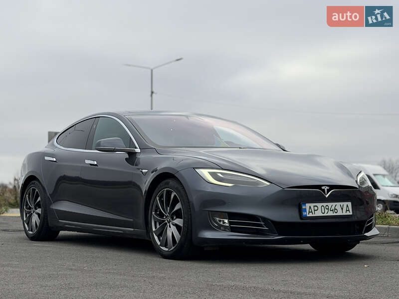 Лифтбек Tesla Model S 2018 в Виннице