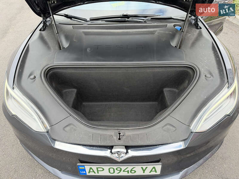 Лифтбек Tesla Model S 2018 в Виннице