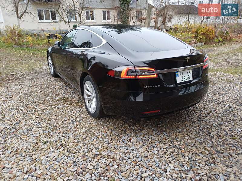 Ліфтбек Tesla Model S 2018 в Івано-Франківську