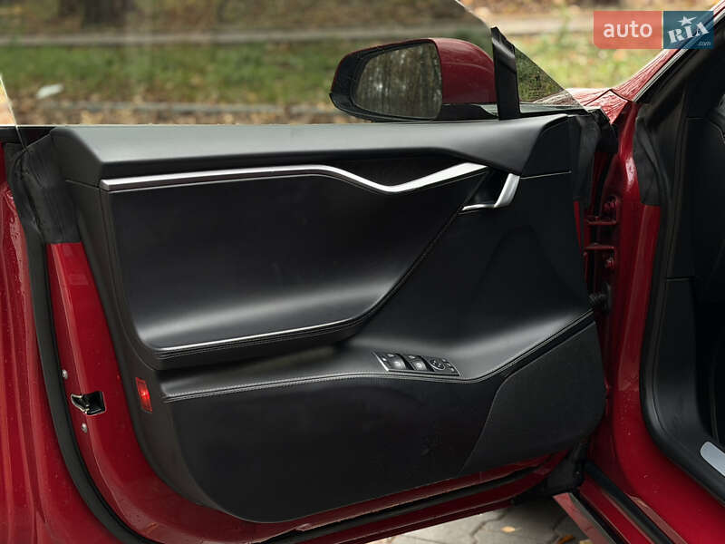 Лифтбек Tesla Model S 2018 в Тернополе