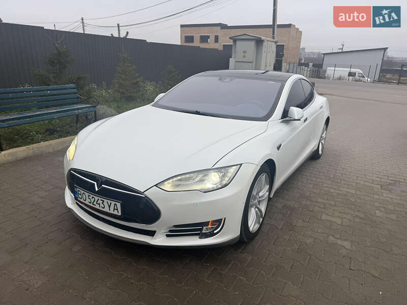 Ліфтбек Tesla Model S 2016 в Тернополі фото 20 Ліфтбек Tesla Model S 2016 в Тернополі