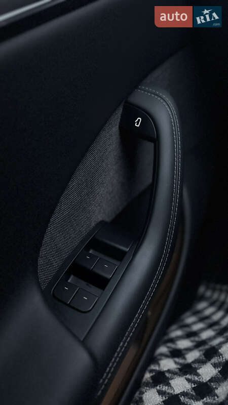 Лифтбек Tesla Model S 2023 в Львове фото 53 Лифтбек Tesla Model S 2023 в Львове