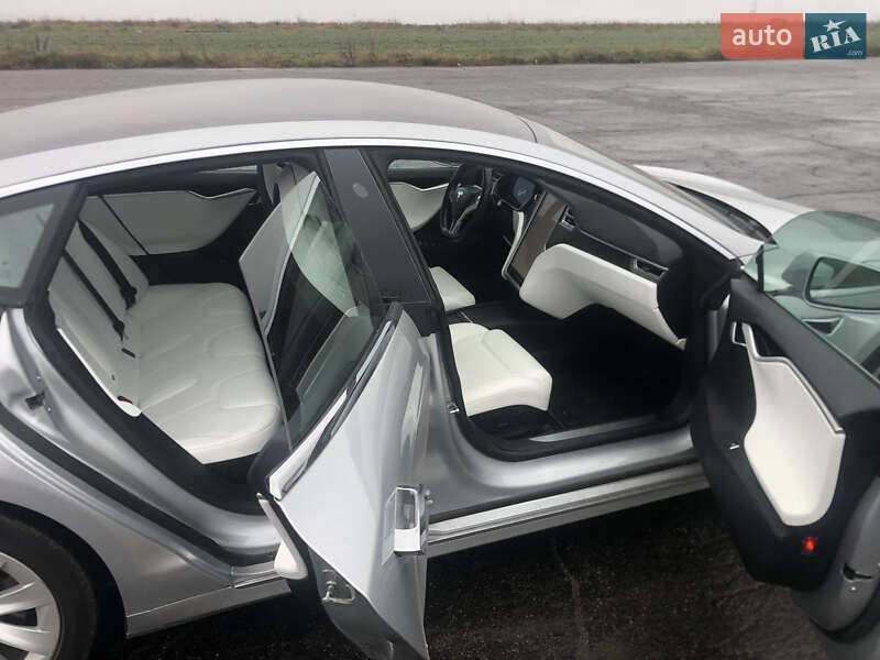 Ліфтбек Tesla Model S 2017 в Вінниці фото 4 Ліфтбек Tesla Model S 2017 в Вінниці