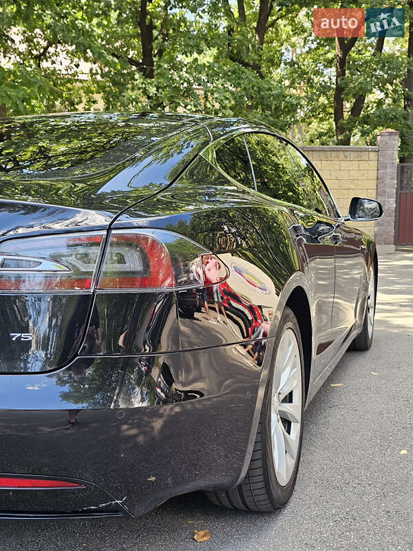 Ліфтбек Tesla Model S 2017 в Чорноморську