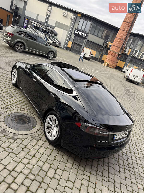 Ліфтбек Tesla Model S 2016 в Коломиї