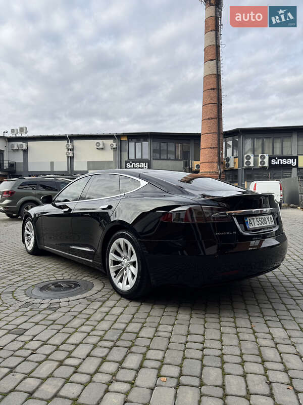 Ліфтбек Tesla Model S 2016 в Коломиї
