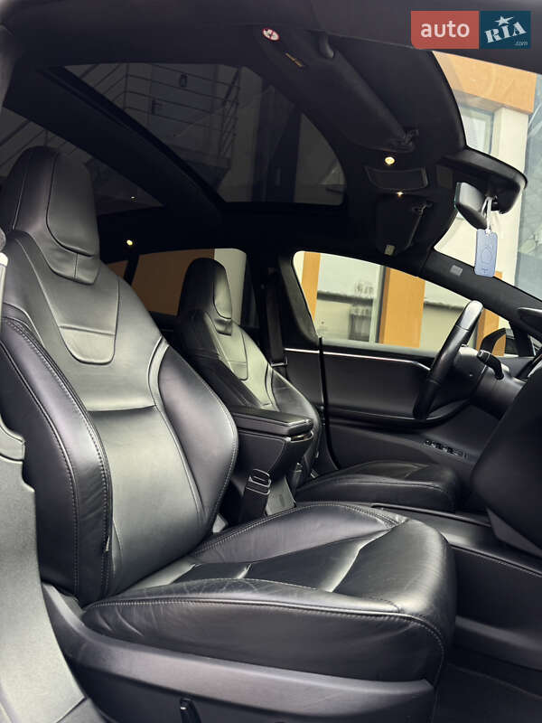 Ліфтбек Tesla Model S 2016 в Коломиї
