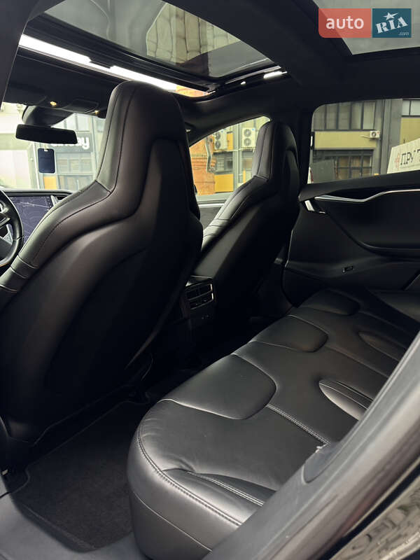 Ліфтбек Tesla Model S 2016 в Коломиї