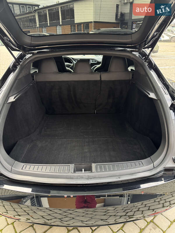 Ліфтбек Tesla Model S 2016 в Коломиї