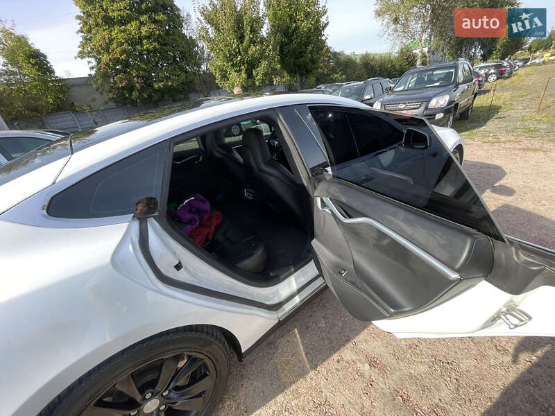 Ліфтбек Tesla Model S 2016 в Луцьку фото 16 Ліфтбек Tesla Model S 2016 в Луцьку