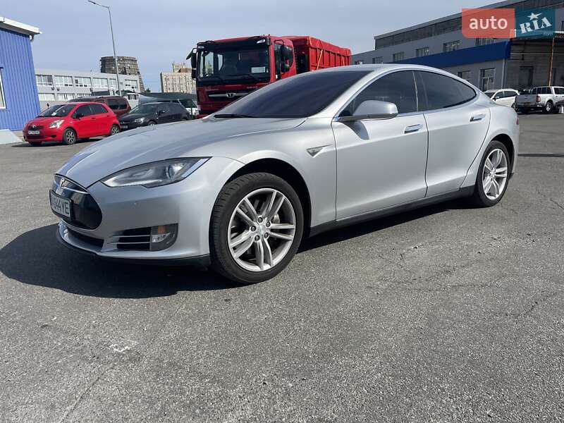 Ліфтбек Tesla Model S 2013 в Києві