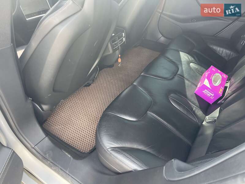 Ліфтбек Tesla Model S 2013 в Києві