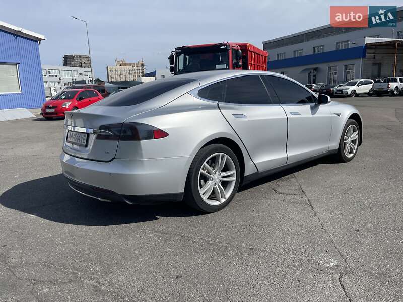 Ліфтбек Tesla Model S 2013 в Києві
