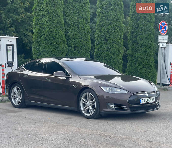 Ліфтбек Tesla Model S 2013 в Ірпені