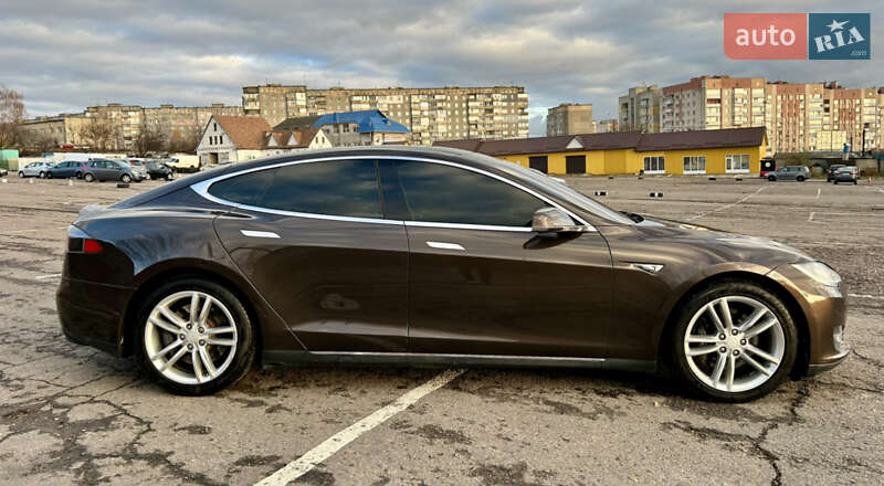 Ліфтбек Tesla Model S 2013 в Ірпені