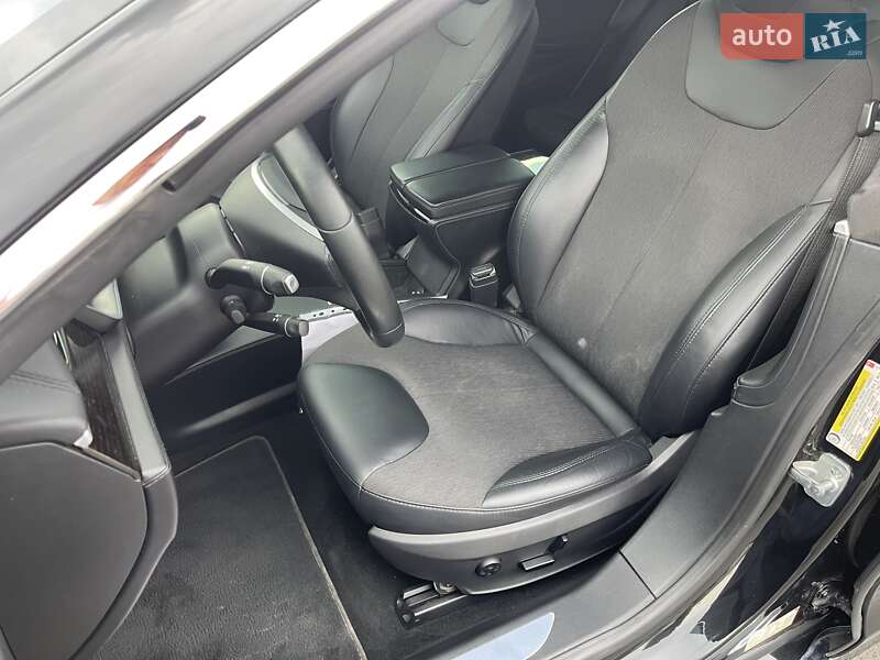 Ліфтбек Tesla Model S 2016 в Києві