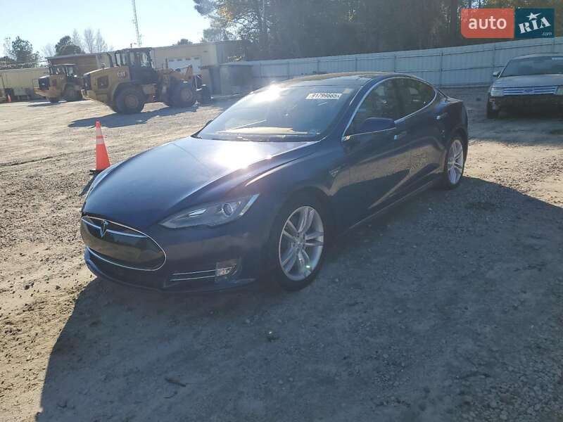 Лифтбек Tesla Model S 2015 в Сумах