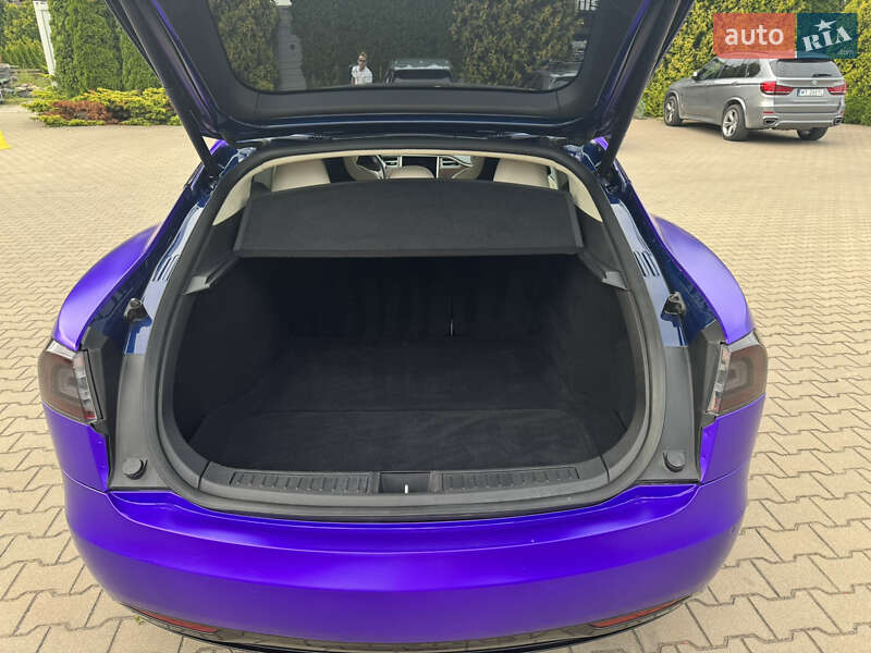 Ліфтбек Tesla Model S 2017 в Львові фото 23 Ліфтбек Tesla Model S 2017 в Львові
