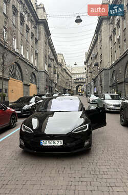 Лифтбек Tesla Model S 2016 в Киеве