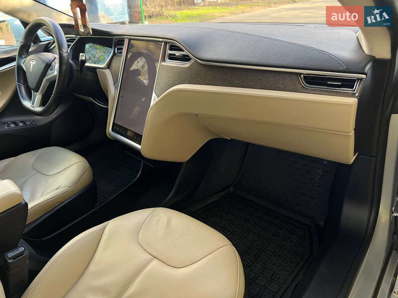 Ліфтбек Tesla Model S 2012 в Одесі фото 26 Ліфтбек Tesla Model S 2012 в Одесі