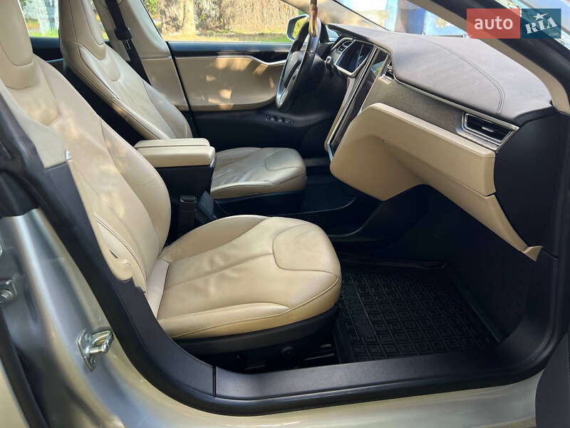 Ліфтбек Tesla Model S 2012 в Одесі фото 31 Ліфтбек Tesla Model S 2012 в Одесі
