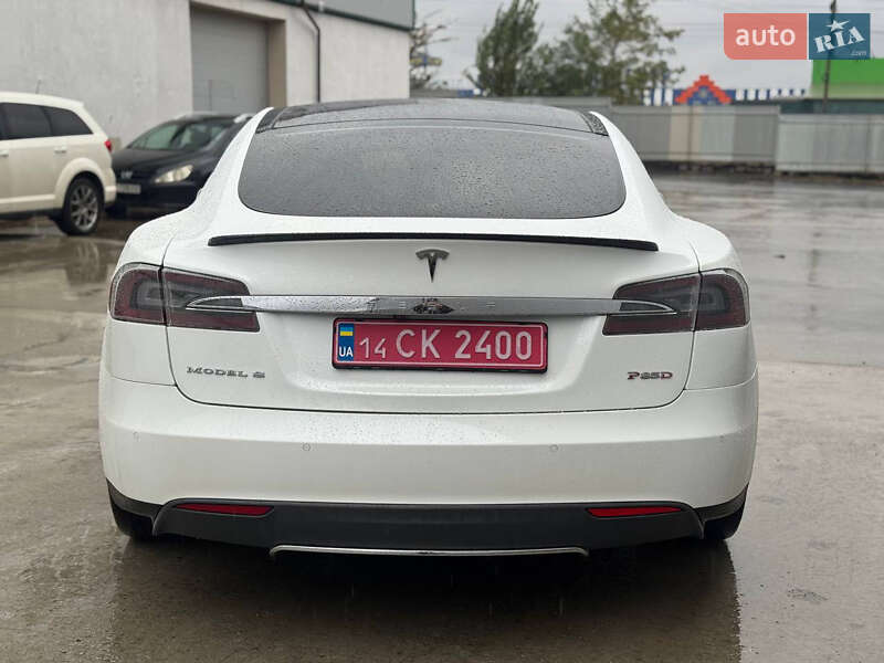 Лифтбек Tesla Model S 2015 в Виннице