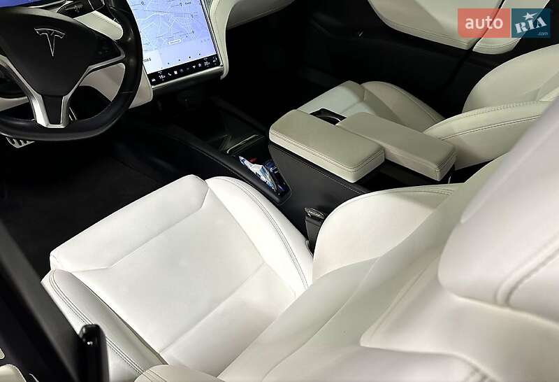 Ліфтбек Tesla Model S 2017 в Києві