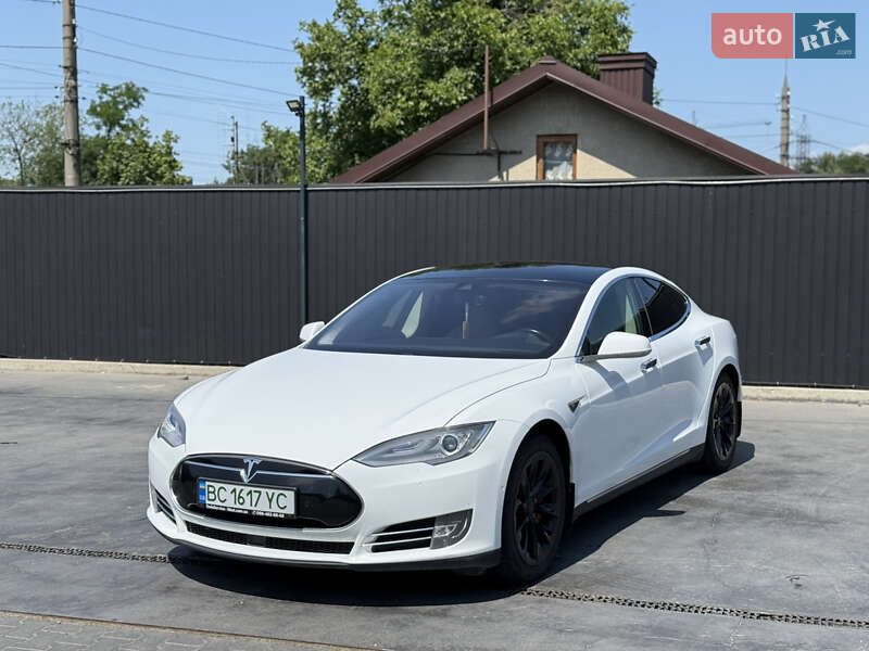 Ліфтбек Tesla Model S 2015 в Чернівцях