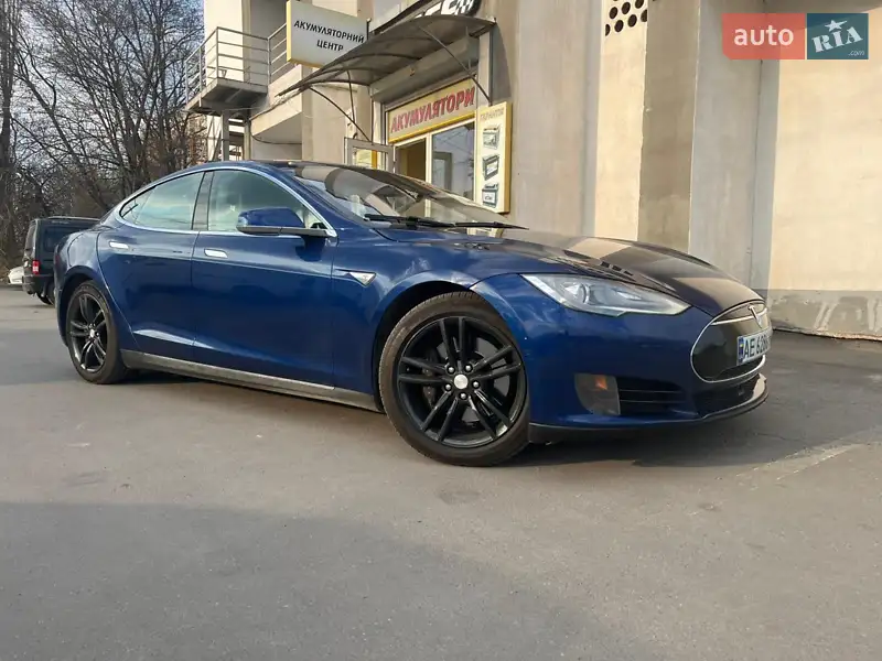 Tesla Model S 2015