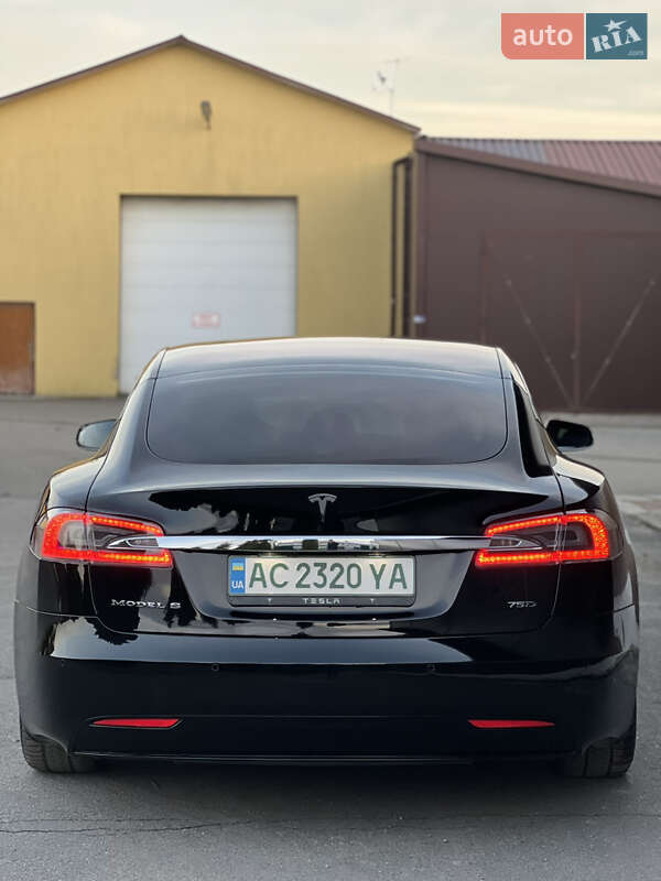 Лифтбек Tesla Model S 2017 в Киеве
