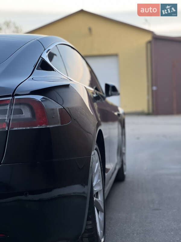 Лифтбек Tesla Model S 2017 в Киеве