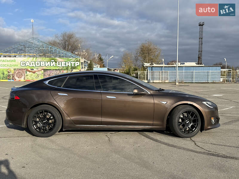 Ліфтбек Tesla Model S 2014 в Дніпрі фото 7 Ліфтбек Tesla Model S 2014 в Дніпрі