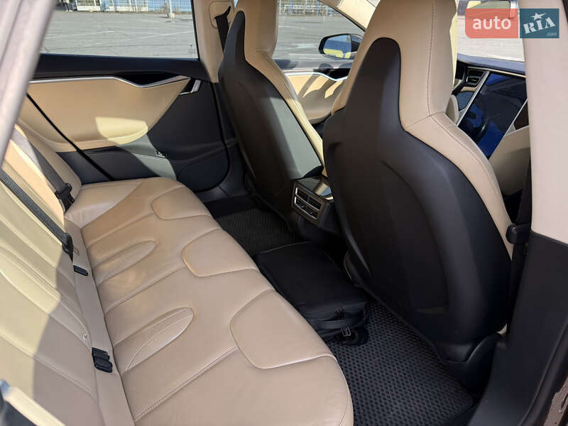 Ліфтбек Tesla Model S 2014 в Дніпрі фото 16 Ліфтбек Tesla Model S 2014 в Дніпрі