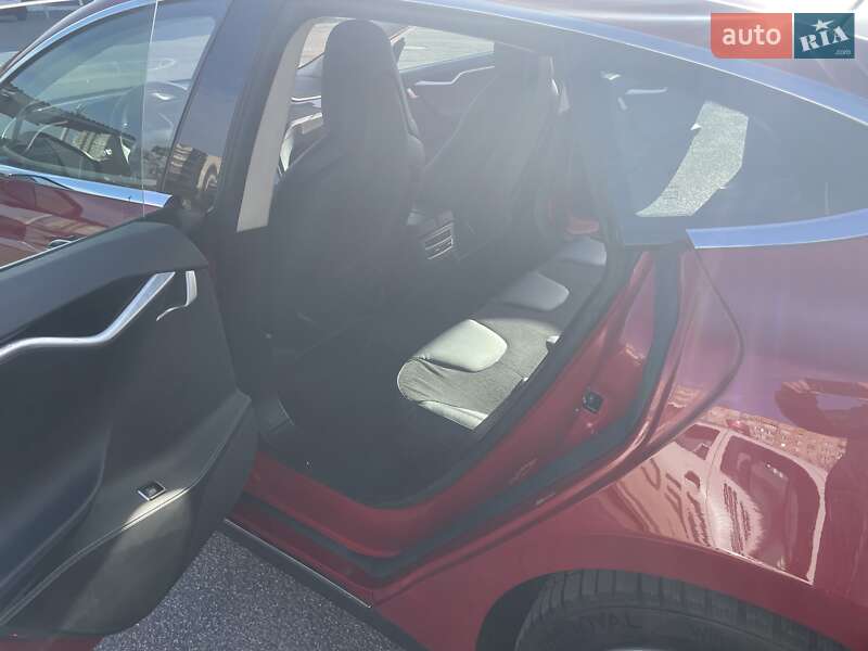 Ліфтбек Tesla Model S 2015 в Львові фото 12 Ліфтбек Tesla Model S 2015 в Львові