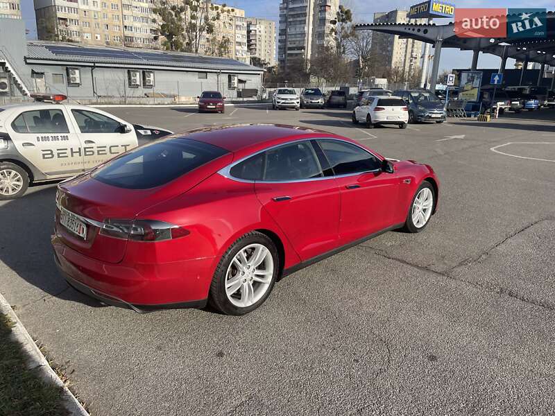 Ліфтбек Tesla Model S 2015 в Львові фото 28 Ліфтбек Tesla Model S 2015 в Львові