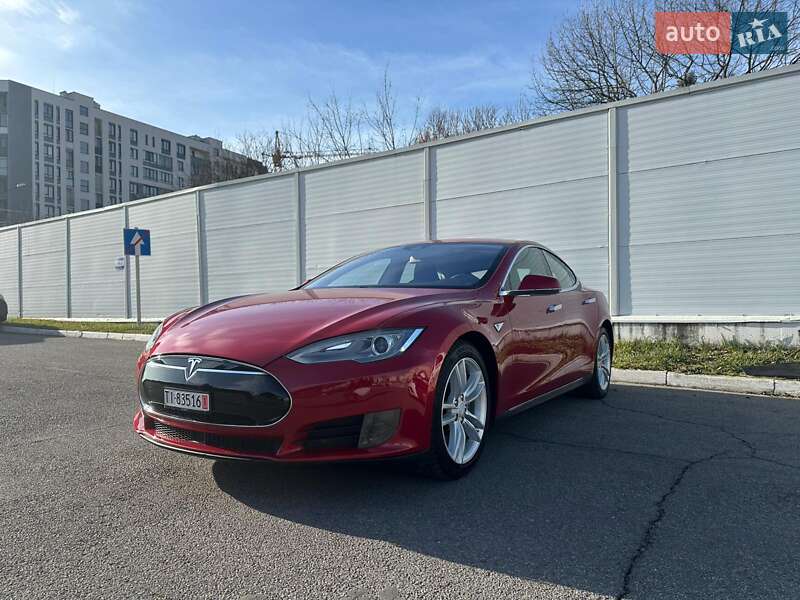 Ліфтбек Tesla Model S 2015 в Львові фото 32 Ліфтбек Tesla Model S 2015 в Львові