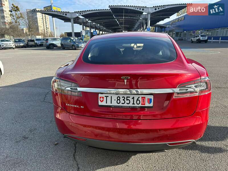 Ліфтбек Tesla Model S 2015 в Львові фото 35 Ліфтбек Tesla Model S 2015 в Львові