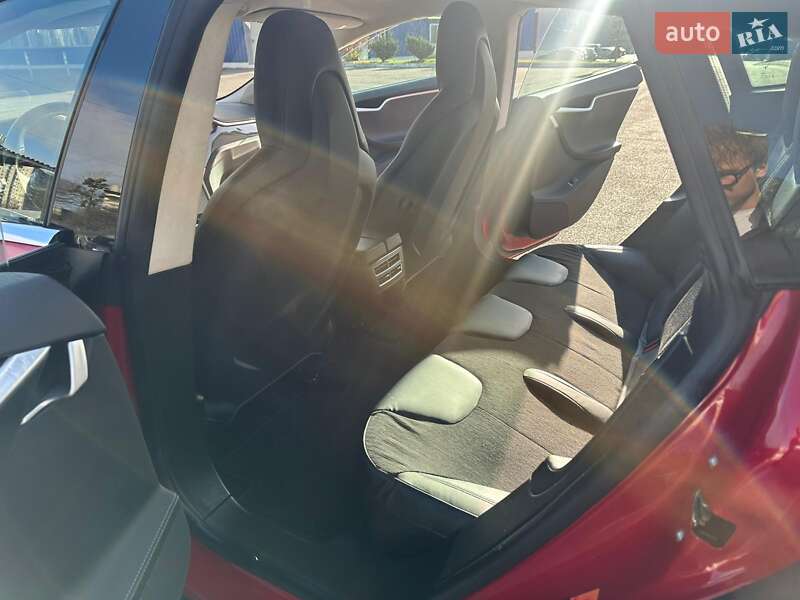 Ліфтбек Tesla Model S 2015 в Львові фото 40 Ліфтбек Tesla Model S 2015 в Львові